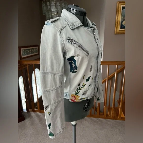 BLANK NYC S Embroidered Floral Flower Denim Jacket Easter mothers Day - Picture 4 of 10